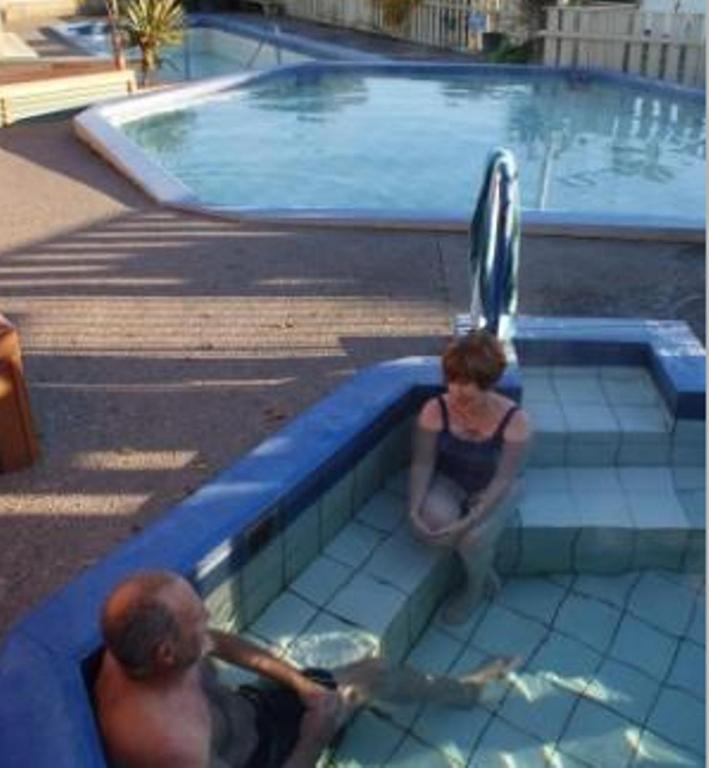 Omokoroa Kiwi Holiday Park Tauranga Buitenkant foto