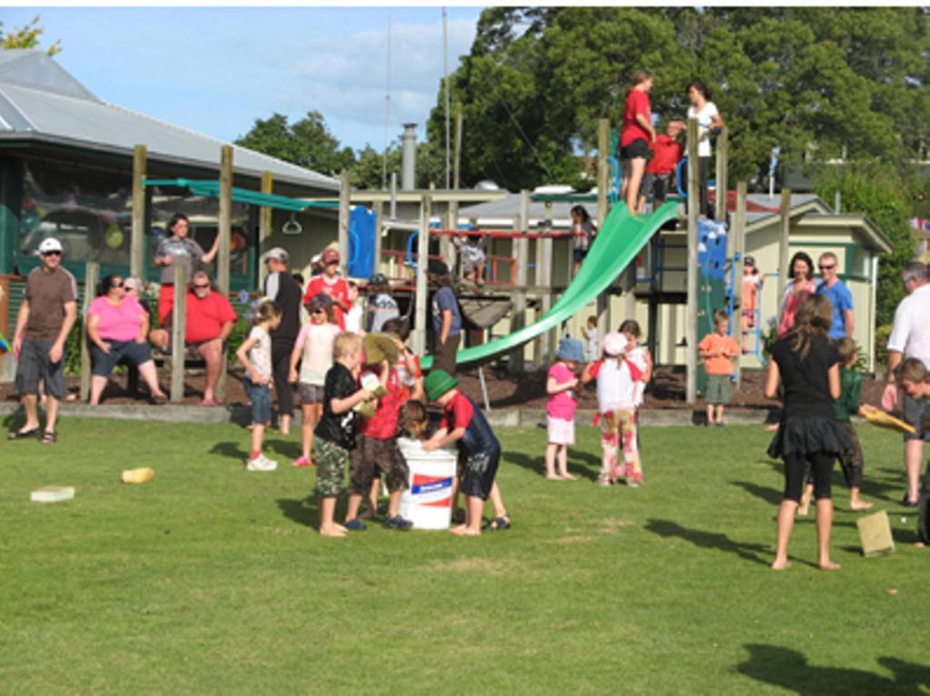 Omokoroa Kiwi Holiday Park Tauranga Buitenkant foto