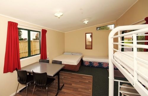 Omokoroa Kiwi Holiday Park Tauranga Buitenkant foto